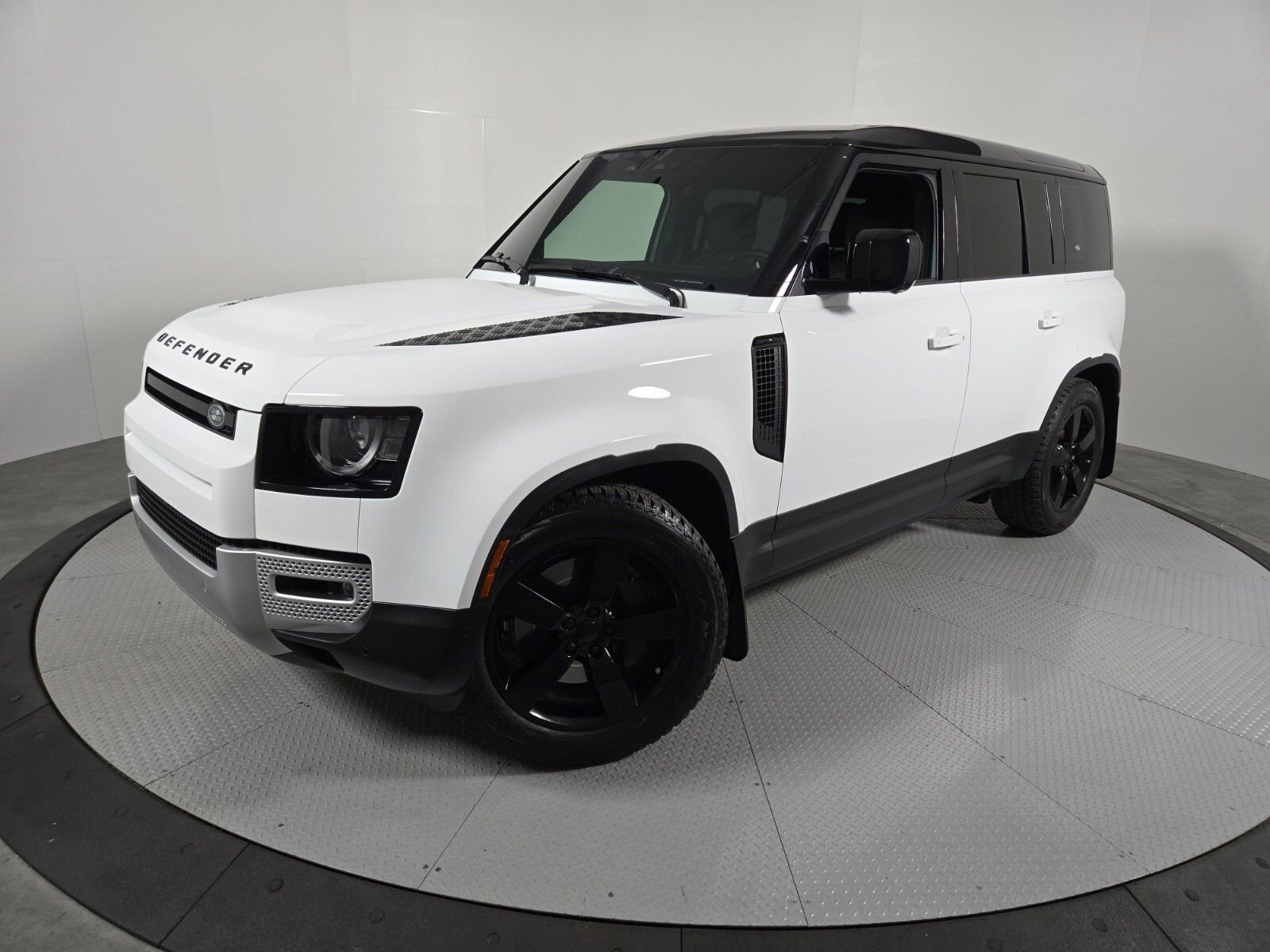 Used 2024 Land Rover Defender 110 SE AWD/4WD image 1