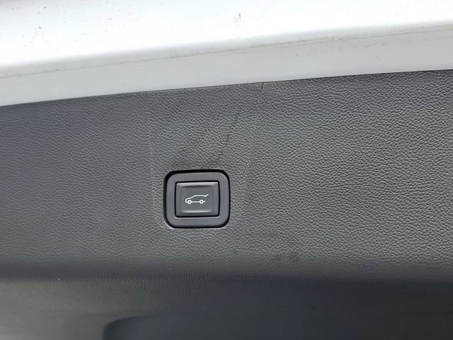 Used 2023 Chevrolet Traverse RS image 8