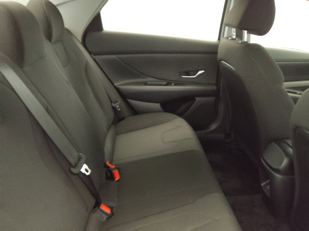 Used 2025 Hyundai Elantra SE w/ Cargo Package FWD image 19