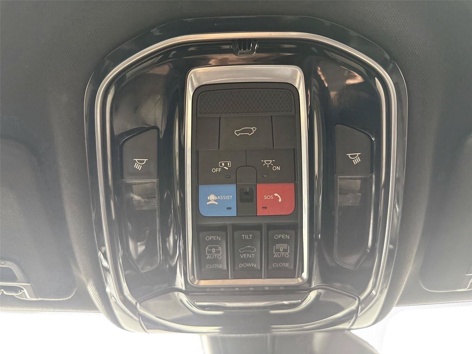 Used 2022 Jeep Grand Cherokee L Overland w/ MOPAR Finishing Package AWD/4WD image 22