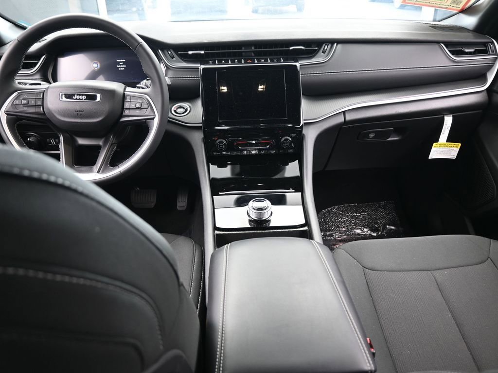 Used 2024 Jeep Grand Cherokee L Laredo image 37