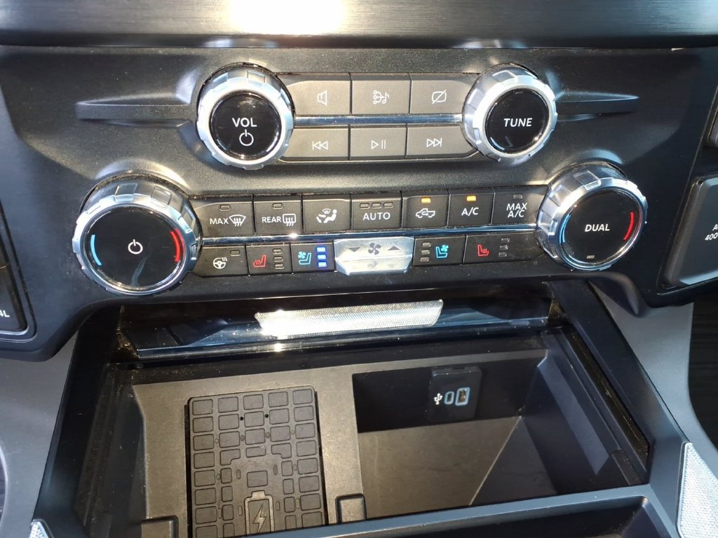 Used 2024 Ford F250 Lariat w/ Sport Appearance Package AWD/4WD image 30