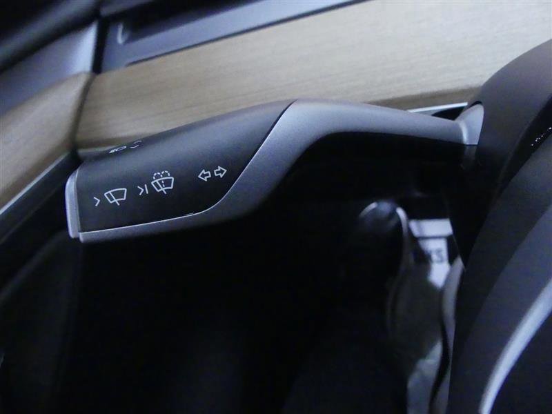 Used 2023 Tesla Model Y AWD image 16