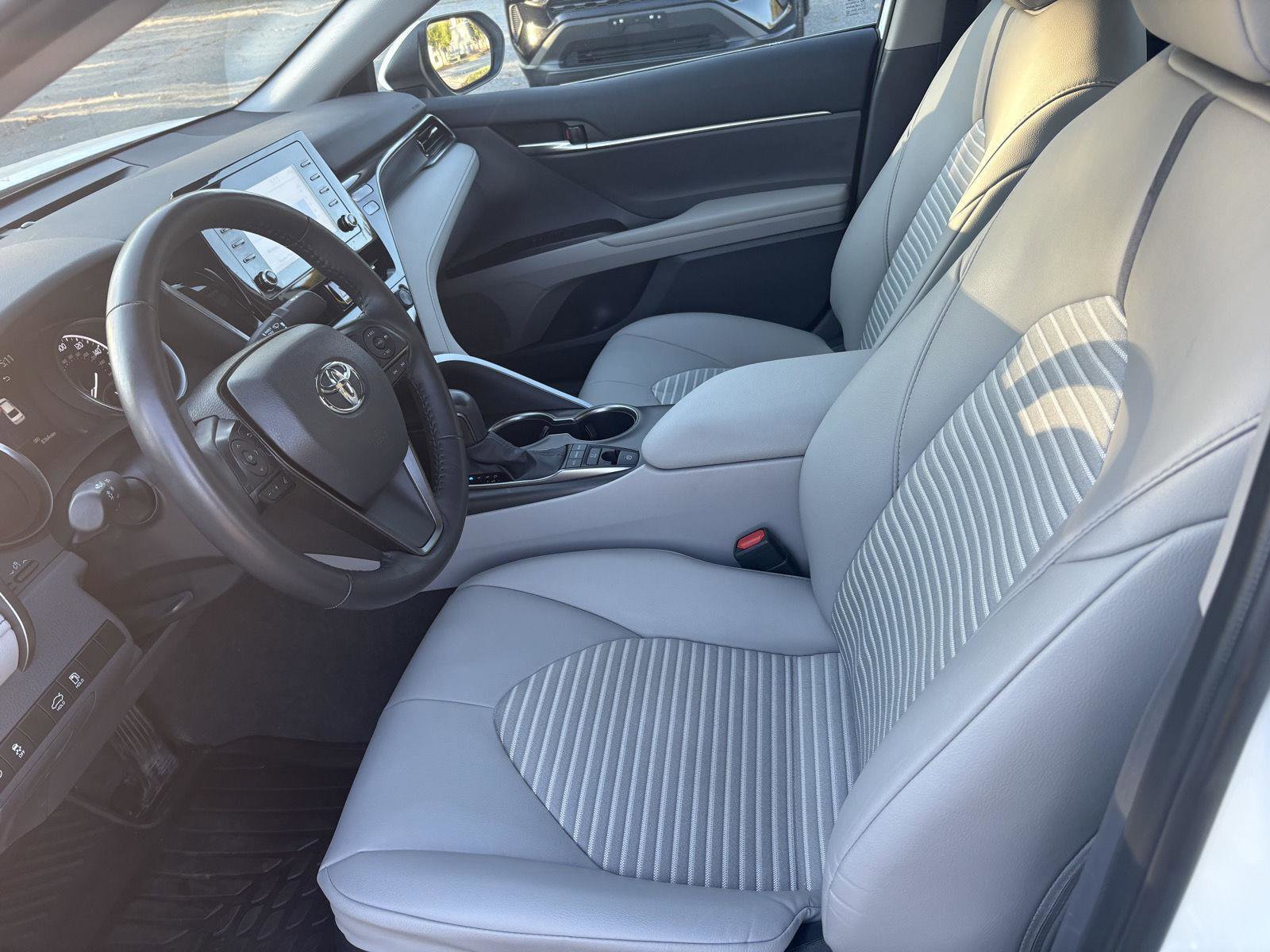 Used 2024 Toyota Camry SE image 10