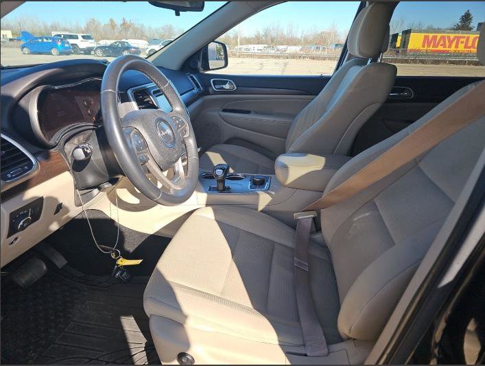 Used 2015 Jeep Grand Cherokee Laredo w/ Quick Order Package 23E AWD/4WD image 9