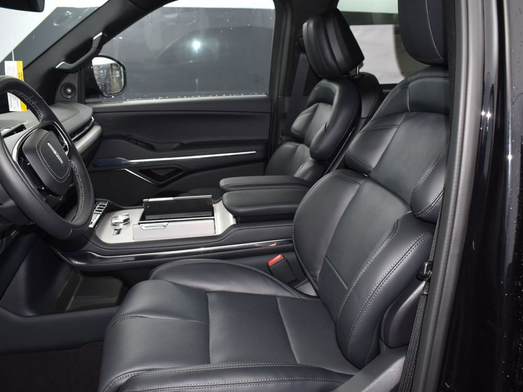 New 2026 Lincoln Navigator Reserve w/ Jet Appearance Package AWD/4WD image 10