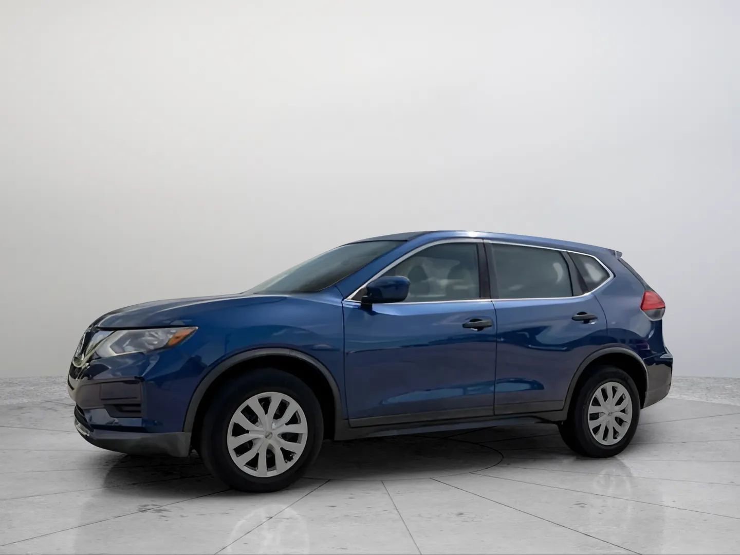 Used 2017 Nissan Rogue S image 2