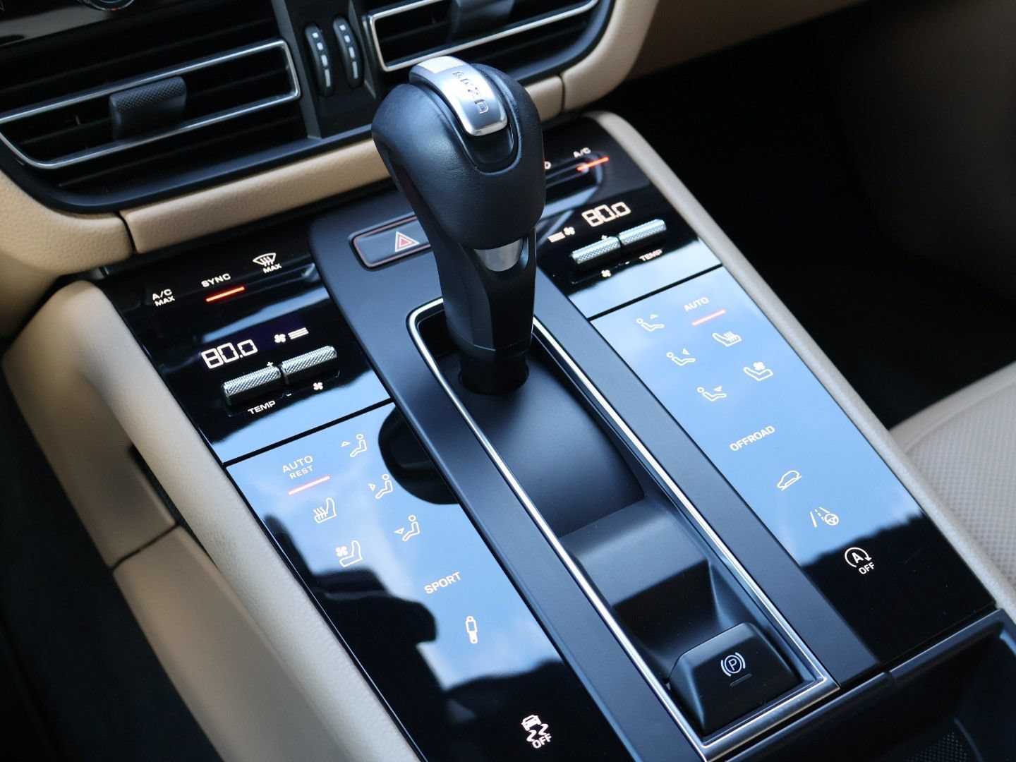 Certified 2023 Porsche Macan S AWD/4WD image 23