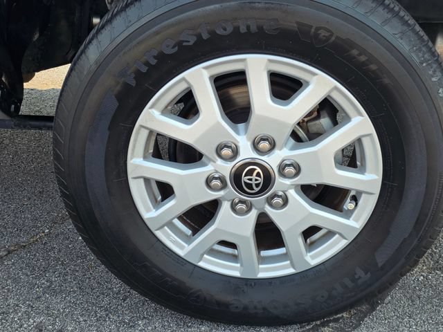Used 2024 Toyota Tacoma SR5 AWD/4WD image 8