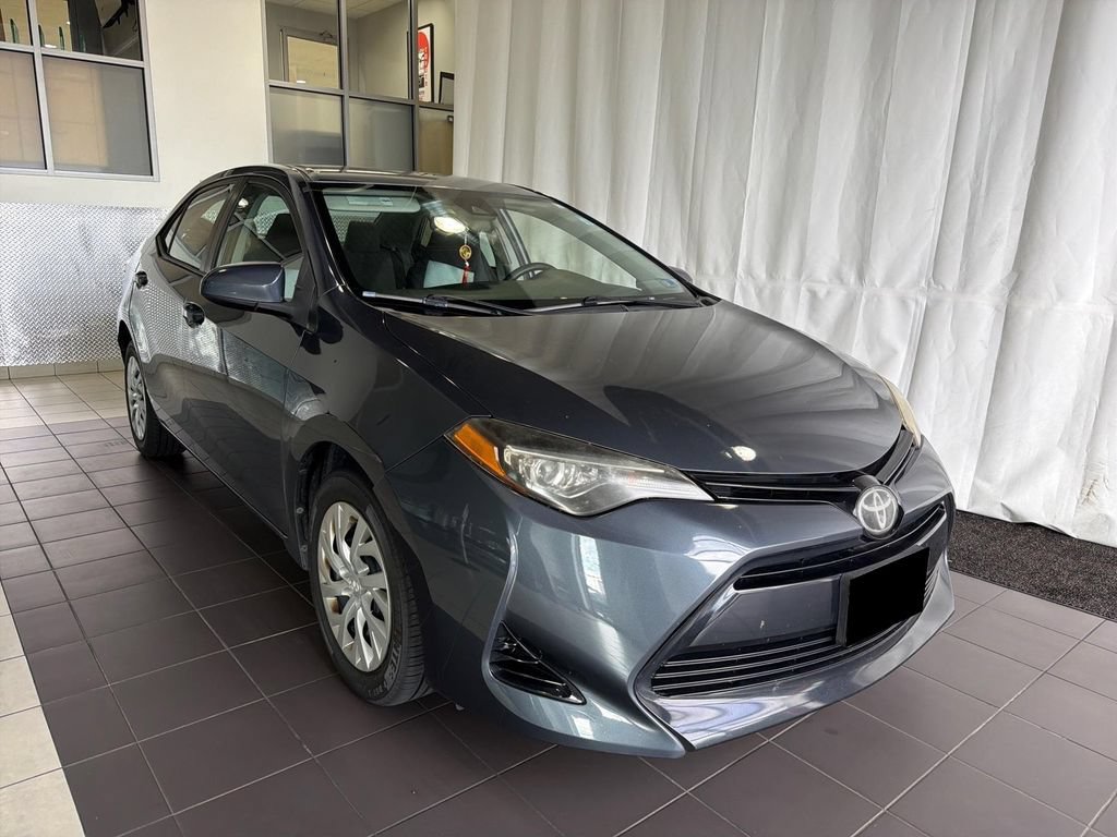 Used 2017 Toyota Corolla LE w/ Carpet Mat Package (TMS) FWD image 3