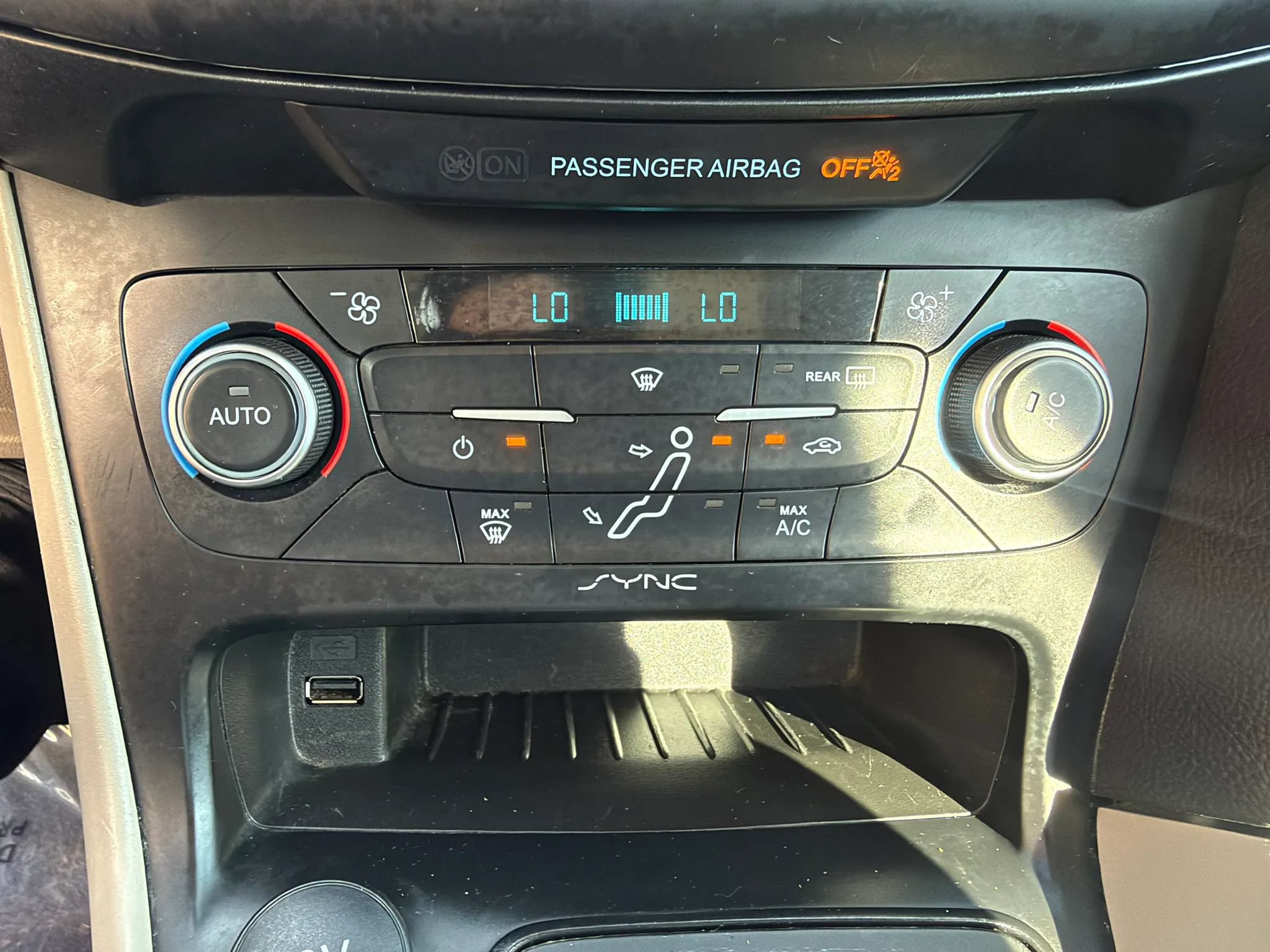 Used 2018 Ford Focus SE FWD image 23