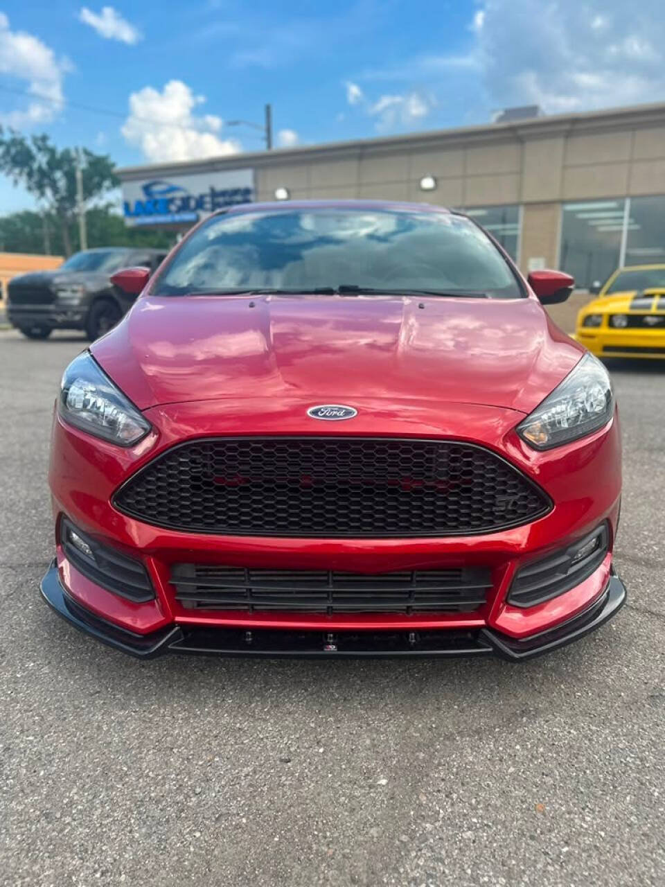 Used 2018 Ford Focus ST FWD image 2