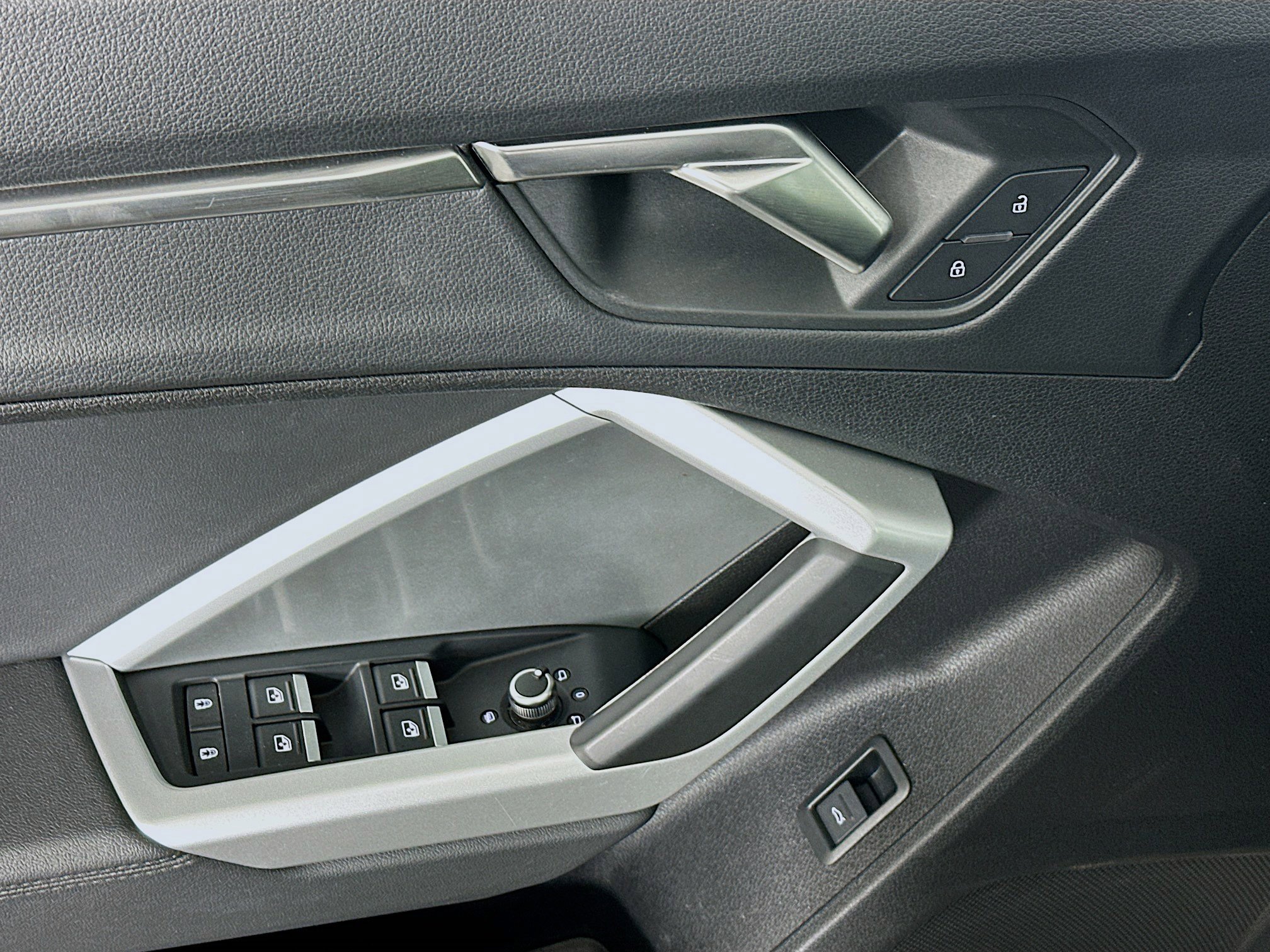 Used 2025 Audi Q3 2.0T Premium image 15