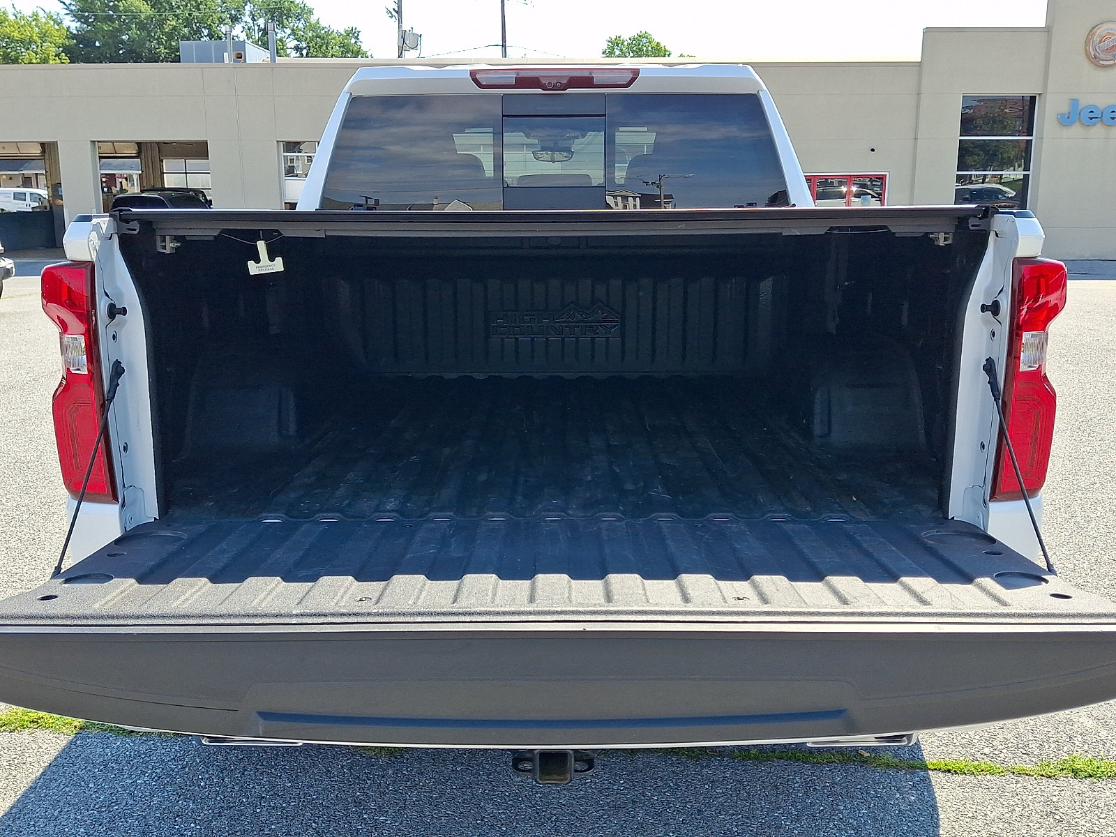 Used 2023 Chevrolet Silverado 1500 High Country w/ Technology Package AWD/4WD image 29