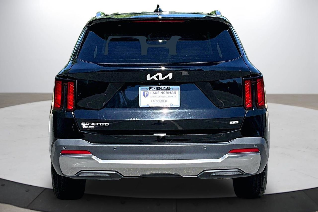 Used 2024 Kia Sorento S AWD/4WD image 8