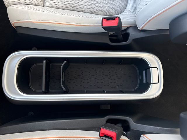 Used 2025 Volkswagen ID. Buzz 1st Edition image 32