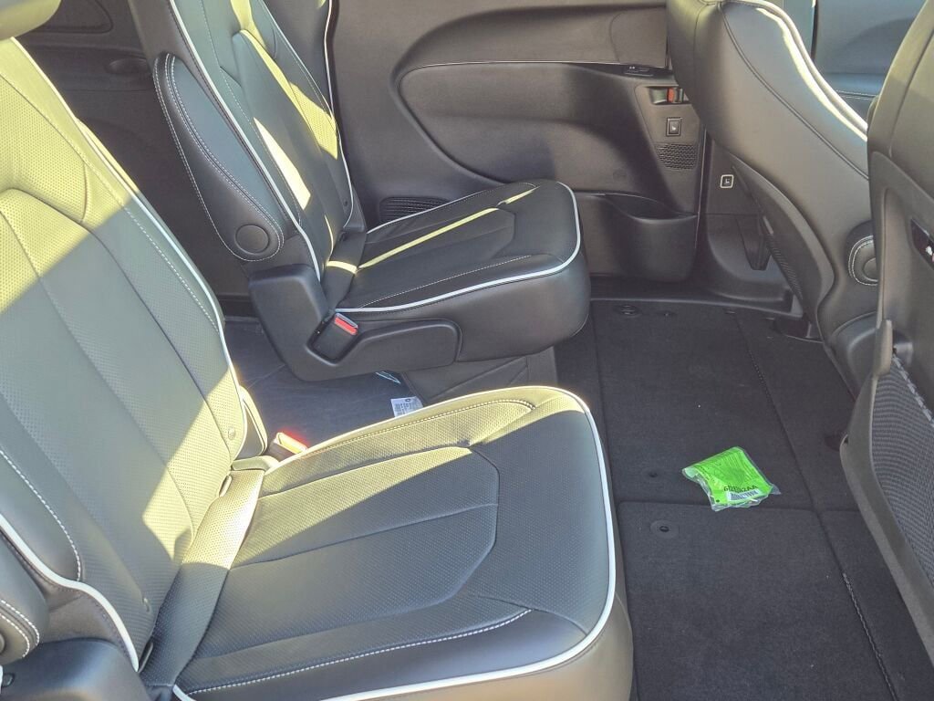 New 2026 Chrysler Pacifica Limited w/ S Appearance Package image 11