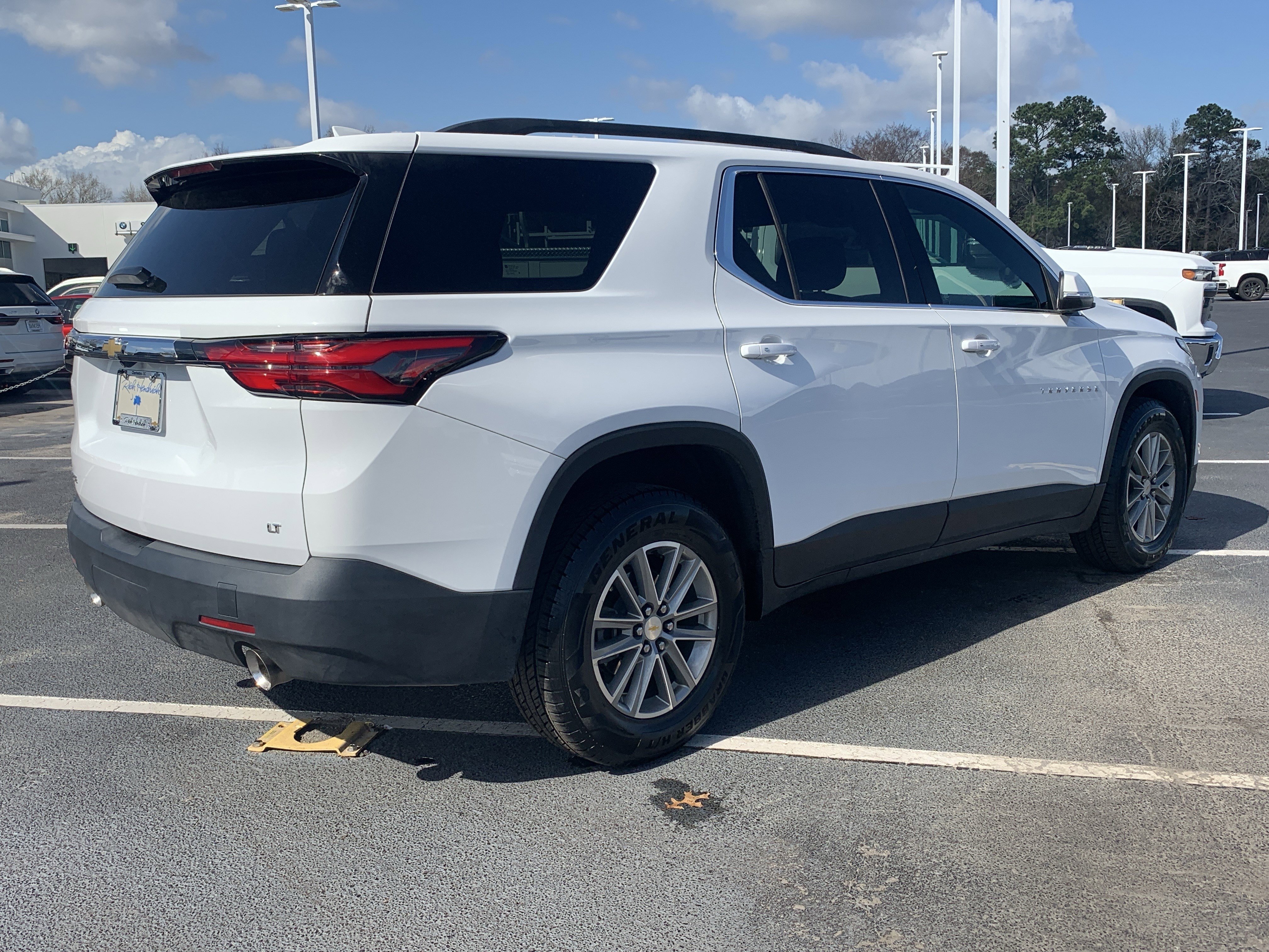 Used 2023 Chevrolet Traverse LT image 18