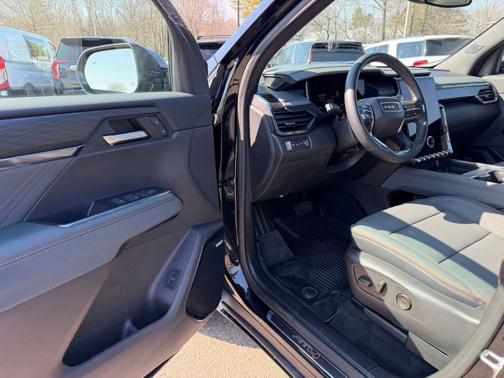 Used 2024 GMC Acadia AT4 w/ Luxury Package image 20