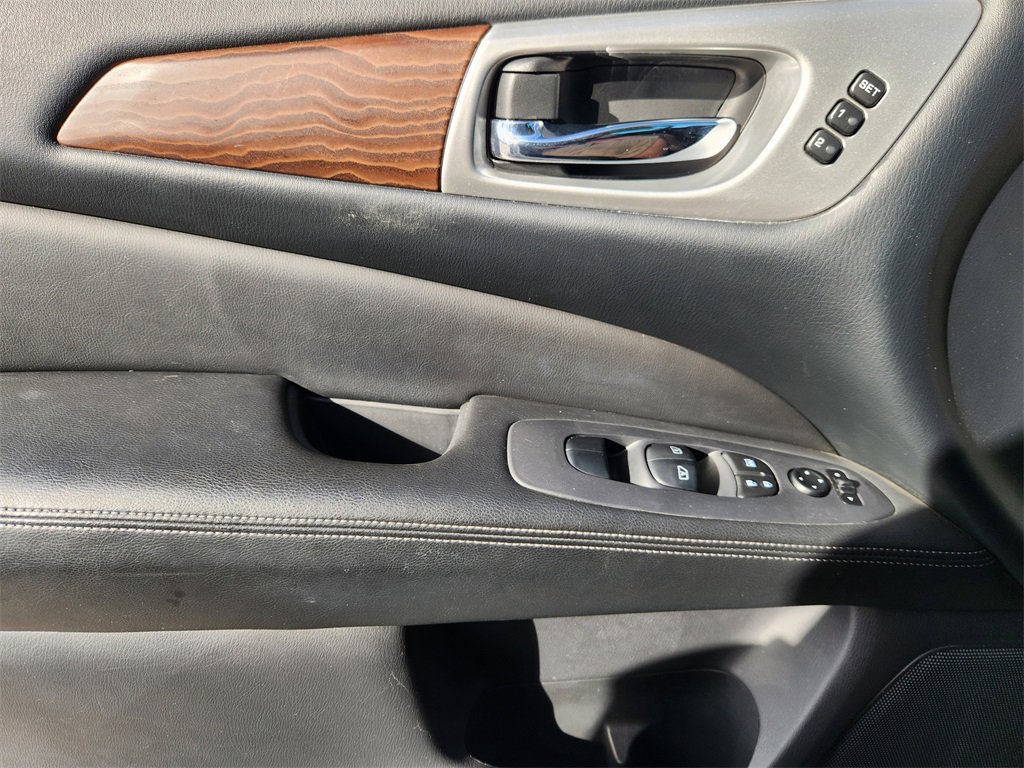 Used 2018 Nissan Pathfinder Platinum image 21
