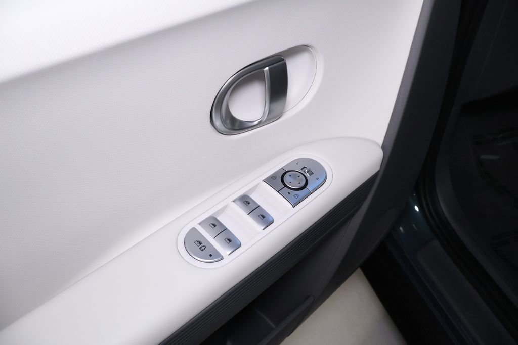 Used 2022 Hyundai Ioniq 5 SE image 12