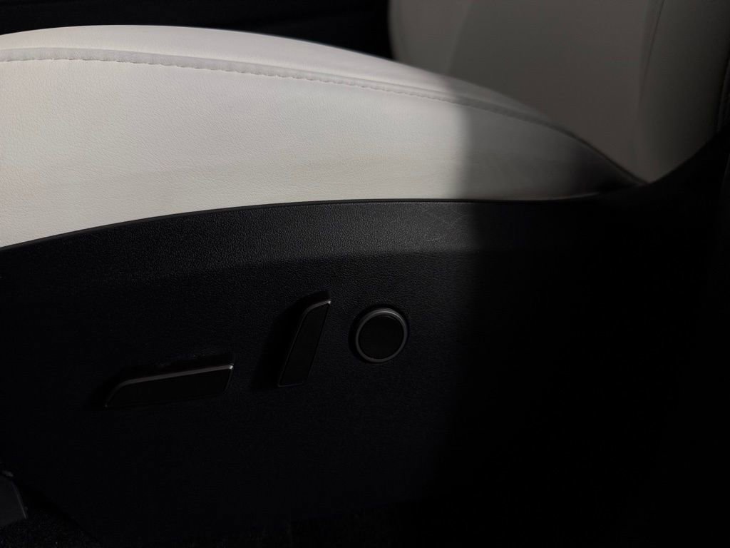 Used 2024 Tesla Model Y Long Range image 23