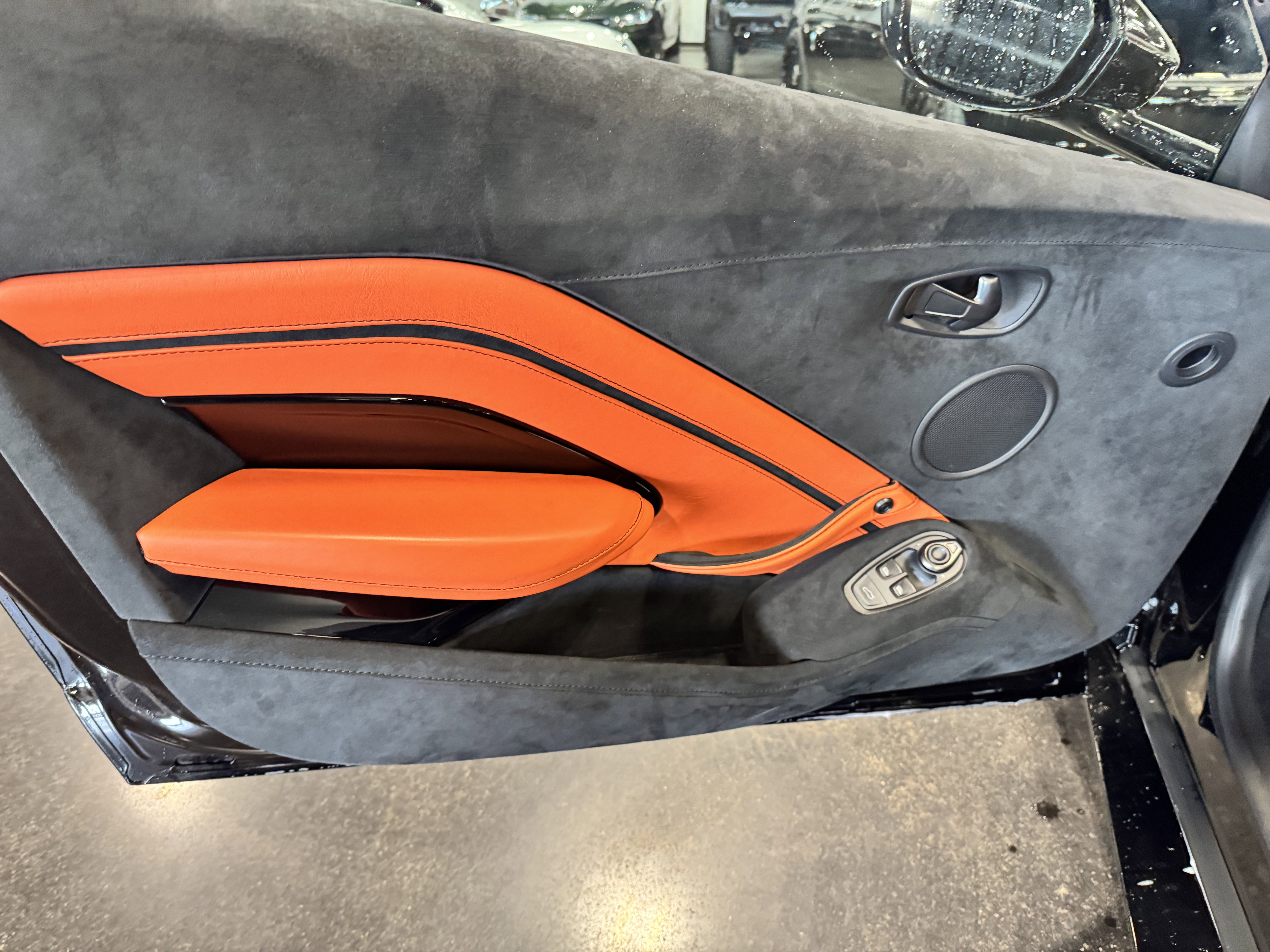 Used 2020 Aston Martin V8 Vantage Coupe image 29