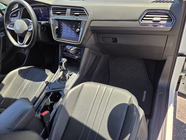Certified 2022 Volkswagen Tiguan SE w/ Panoramic Sunroof Package FWD image 18