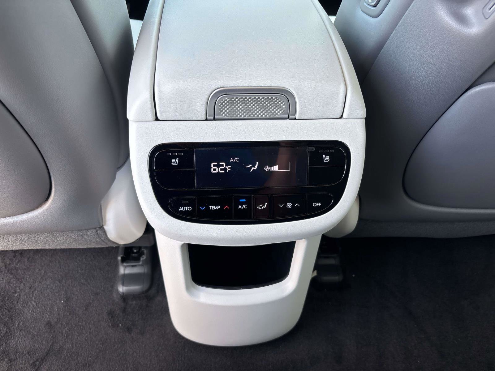 New 2026 Hyundai Ioniq 9 SEL image 9