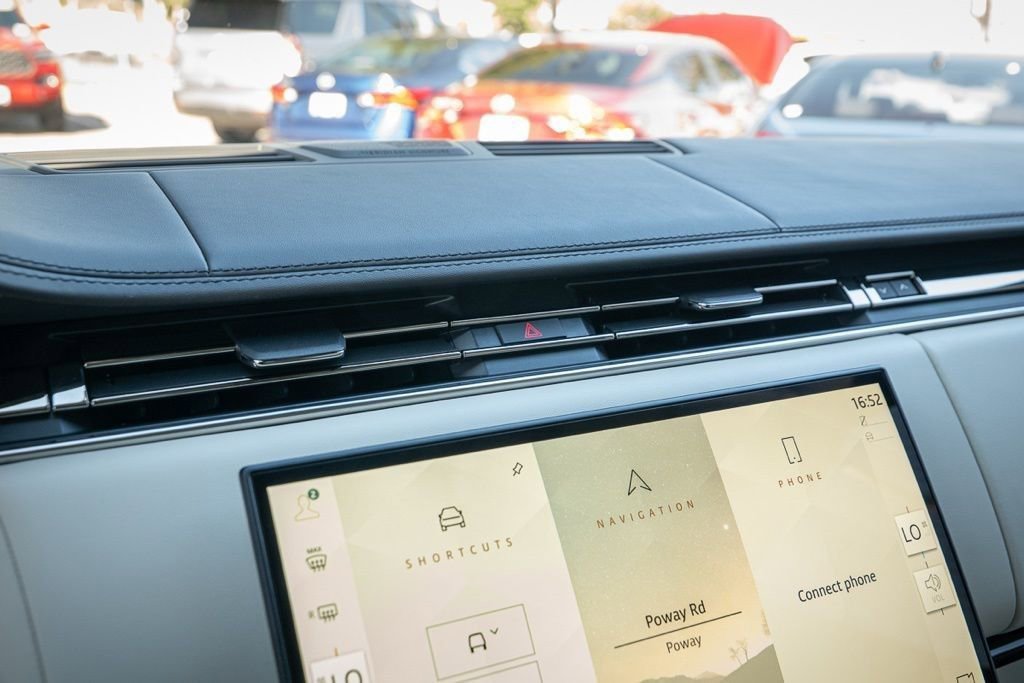 Used 2025 Land Rover Range Rover Long Wheelbase Autobiography image 21