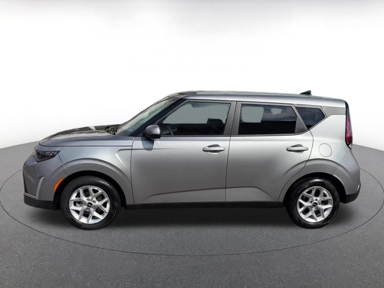 Used 2025 Kia Soul LX w/ LX Technology Package FWD image 7