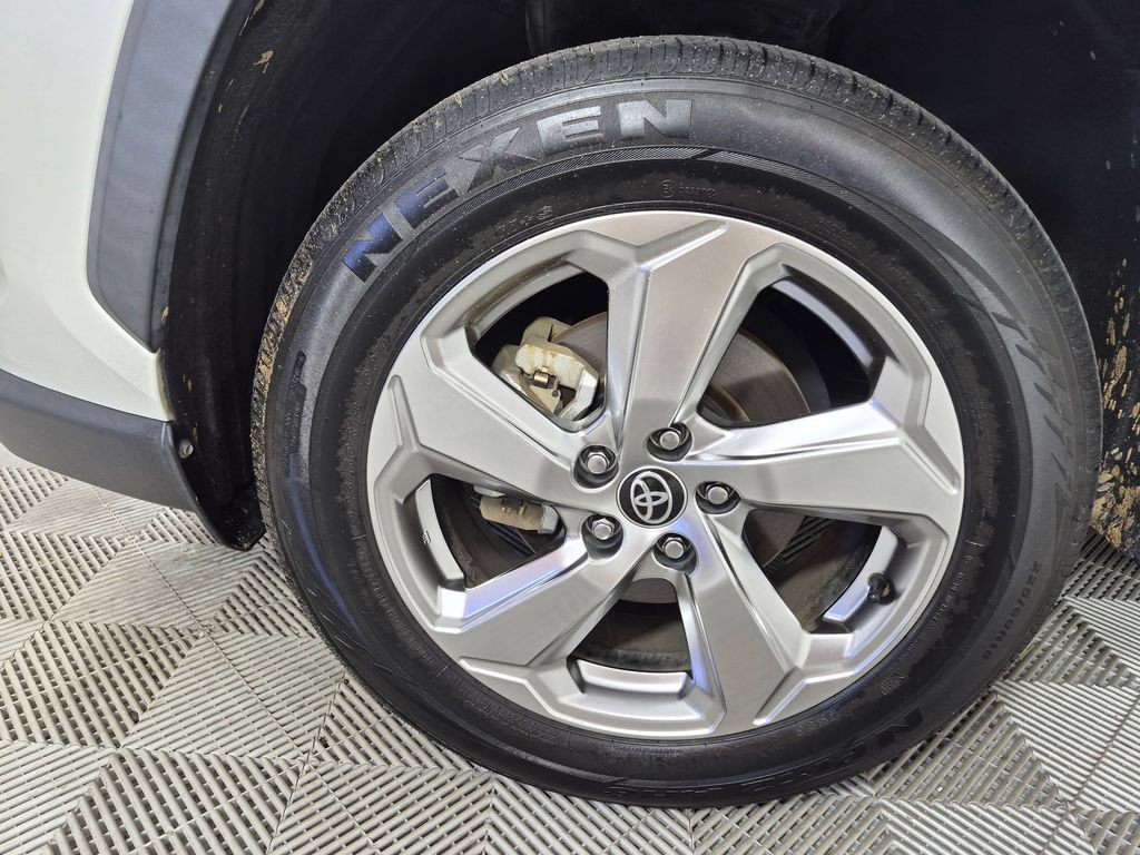 Used 2021 Toyota RAV4 Limited AWD/4WD image 31