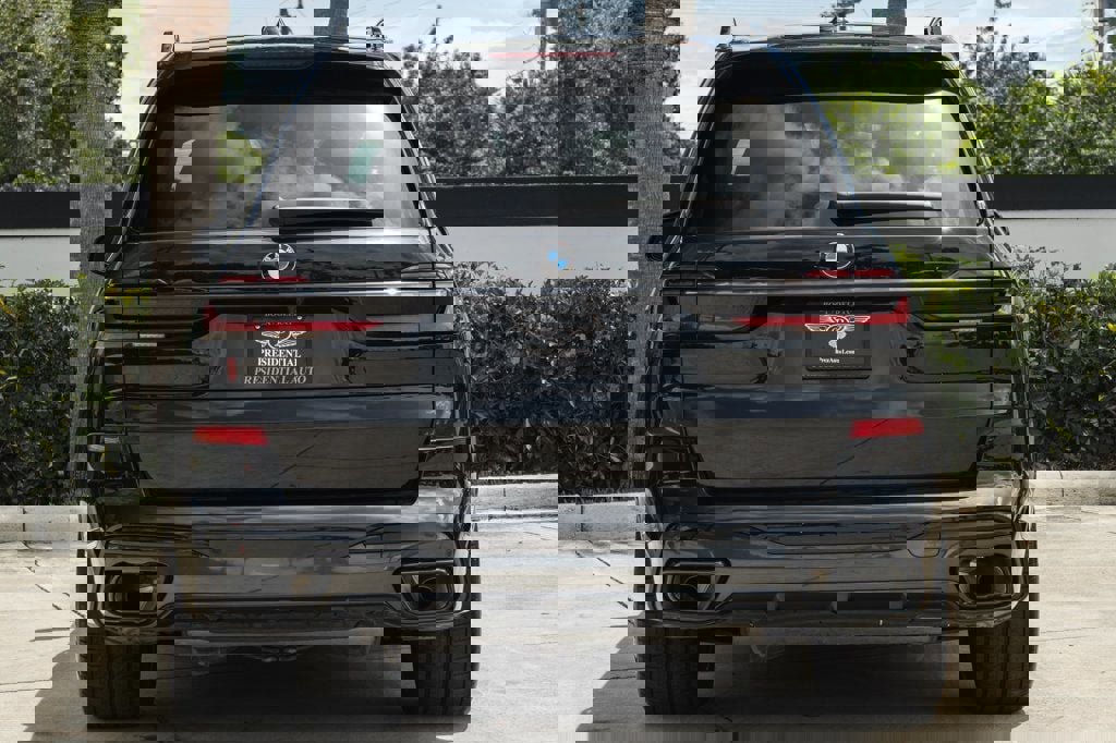 Used 2024 BMW X7 xDrive40i w/ M Sport Package image 6