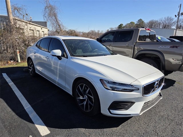 Used 2020 Volvo S60 T6 Momentum w/ Protection Package image 3