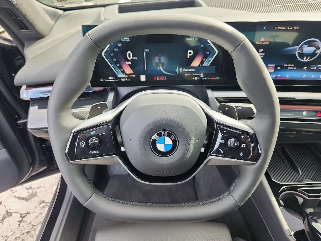 Used 2025 BMW 540i xDrive w/ Premium Package AWD/4WD image 21