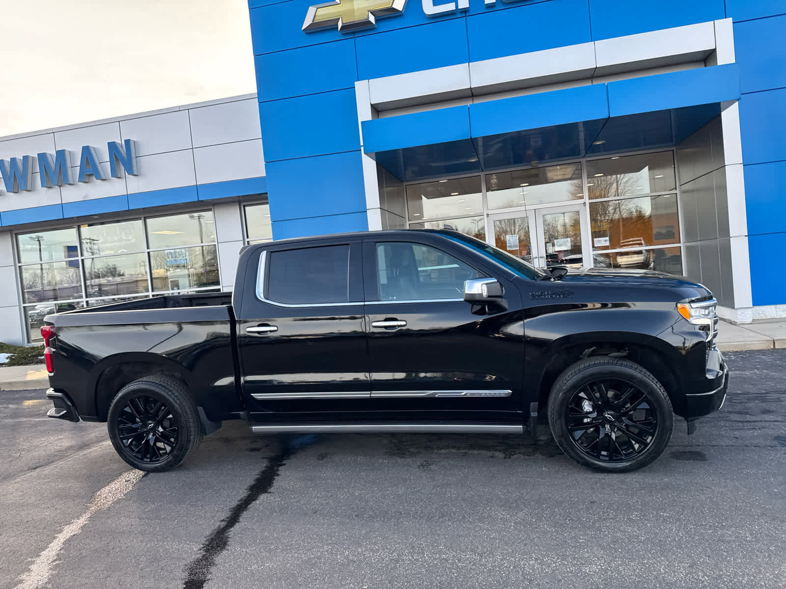 Used 2023 Chevrolet Silverado 1500 High Country w/ High Country Premium Package image 2