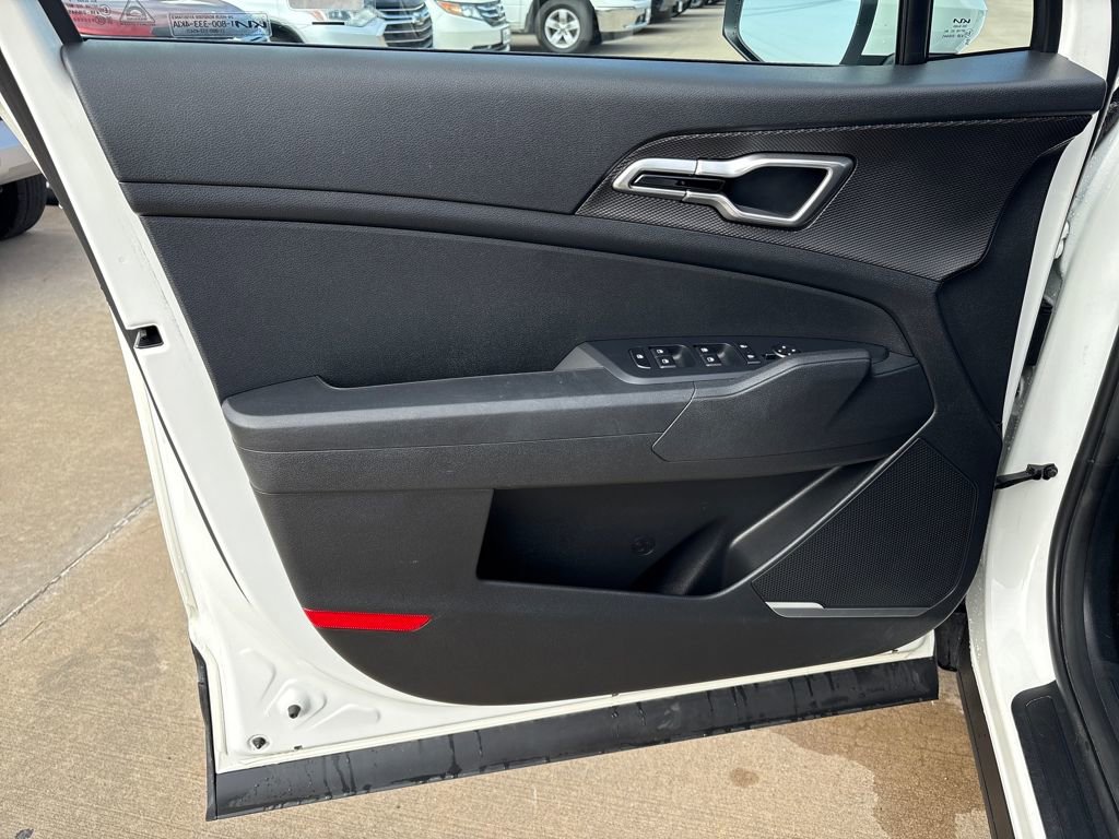 Used 2023 Kia Sportage LX image 15