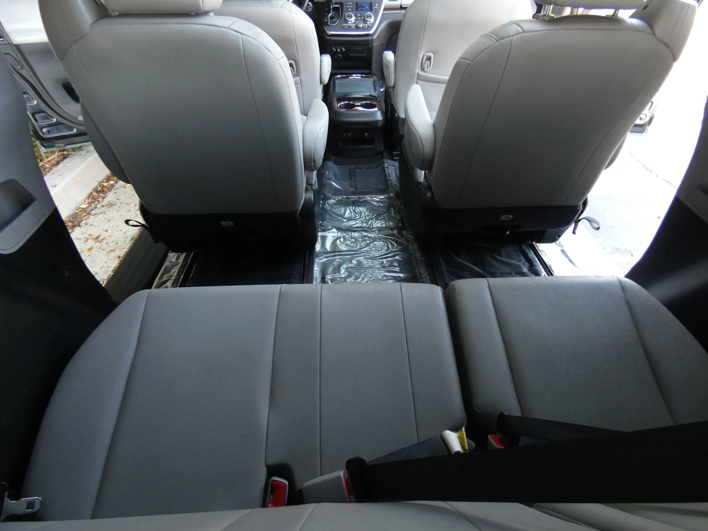 Used 2018 Toyota Sienna Limited image 46