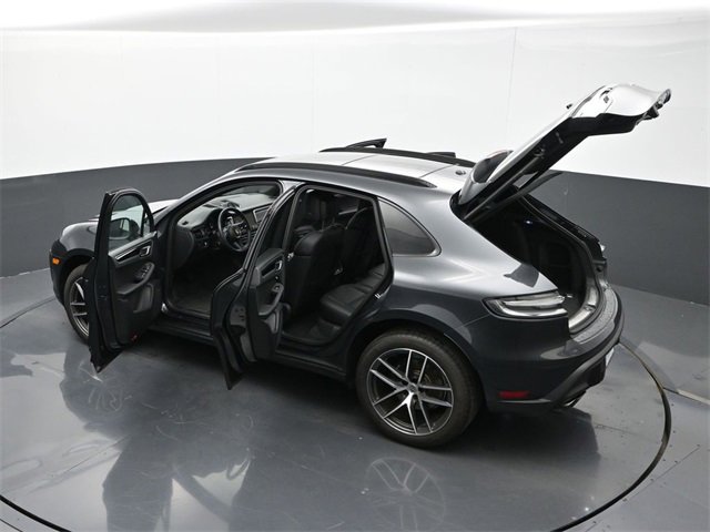 Used 2025 Porsche Macan image 33
