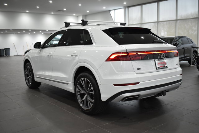 Used 2025 Audi Q8 Premium image 9