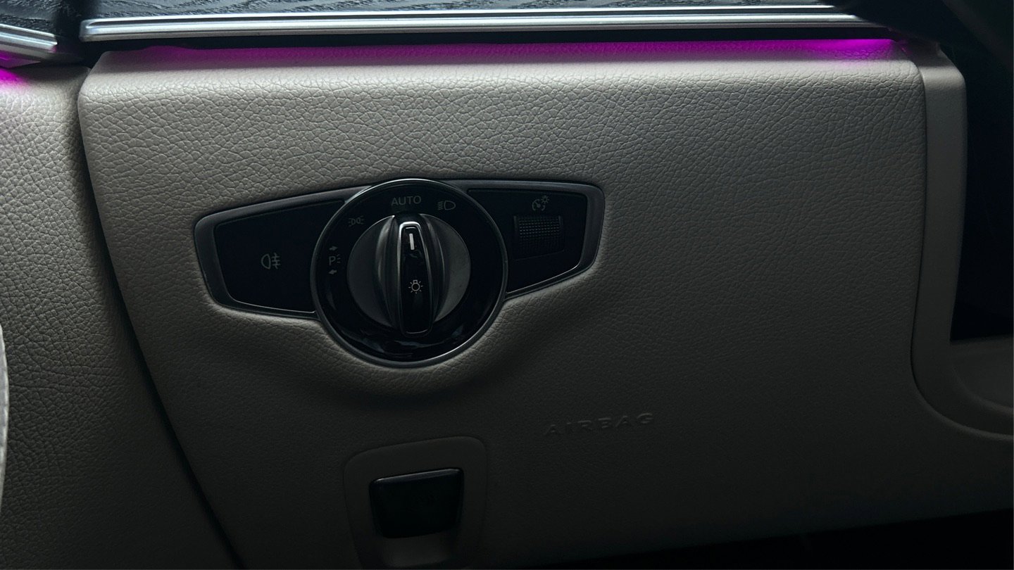 Used 2018 Mercedes-Benz E 300 image 40