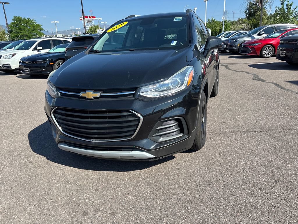 Used 2019 Chevrolet Trax LT w/ LT Convenience Package FWD image 3