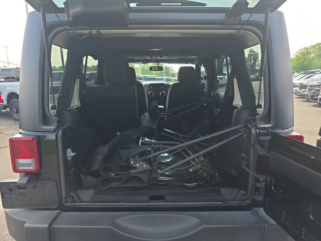 Used 2015 Jeep Wrangler Unlimited Rubicon w/ Dual Top Group AWD/4WD image 15