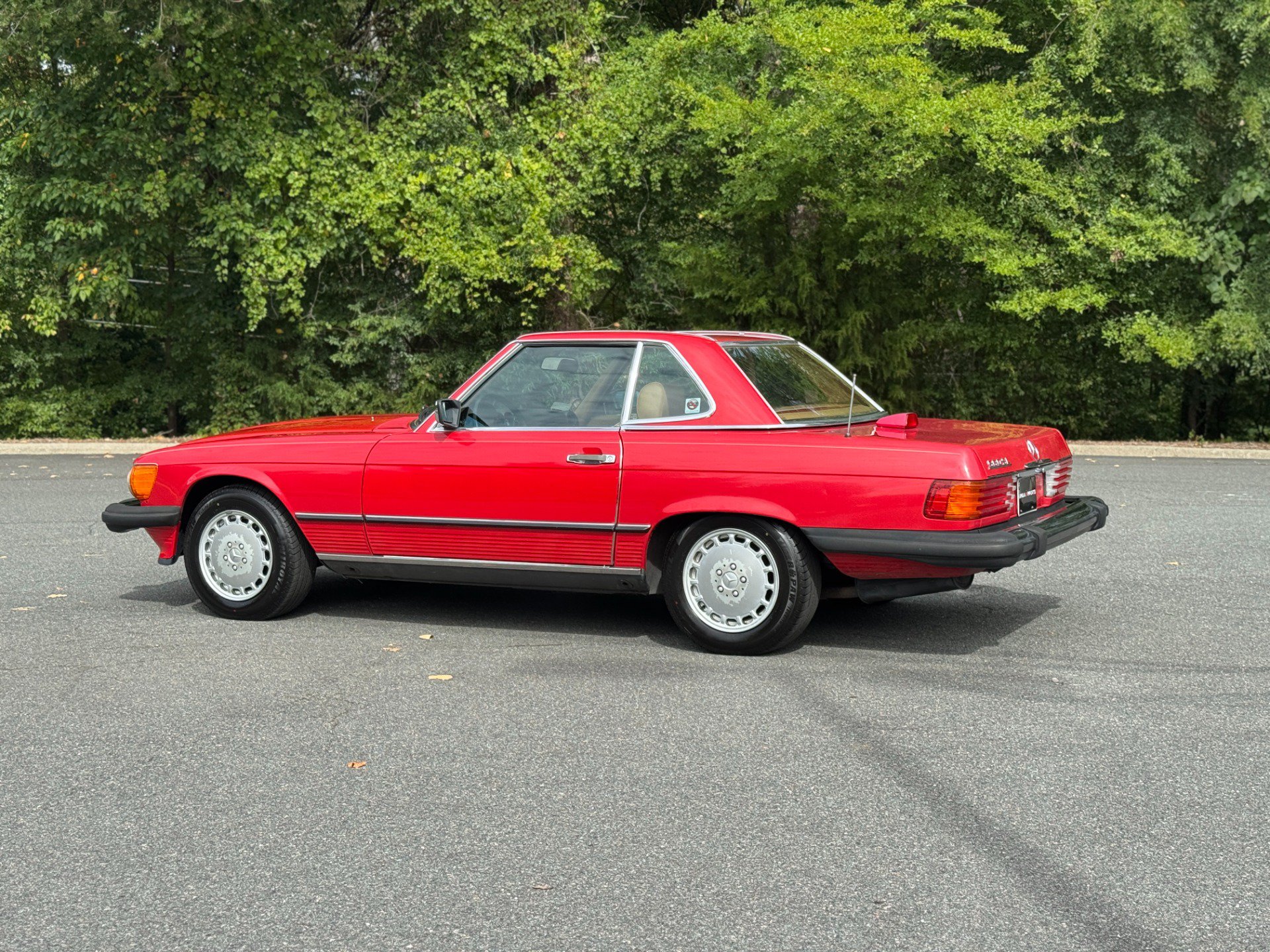 Used 1987 Mercedes-Benz 560 SL image 7