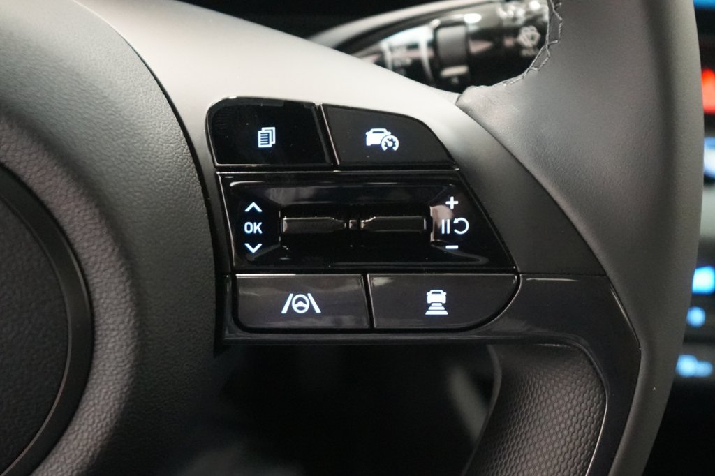 Certified 2025 Hyundai Elantra Limited FWD image 52