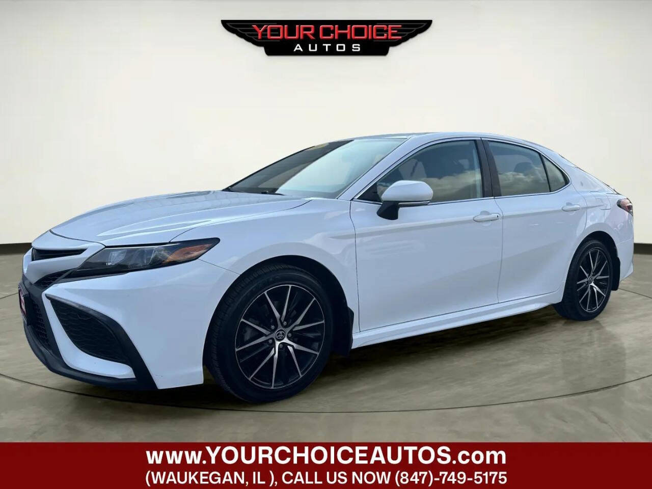 Used 2022 Toyota Camry SE FWD image 1
