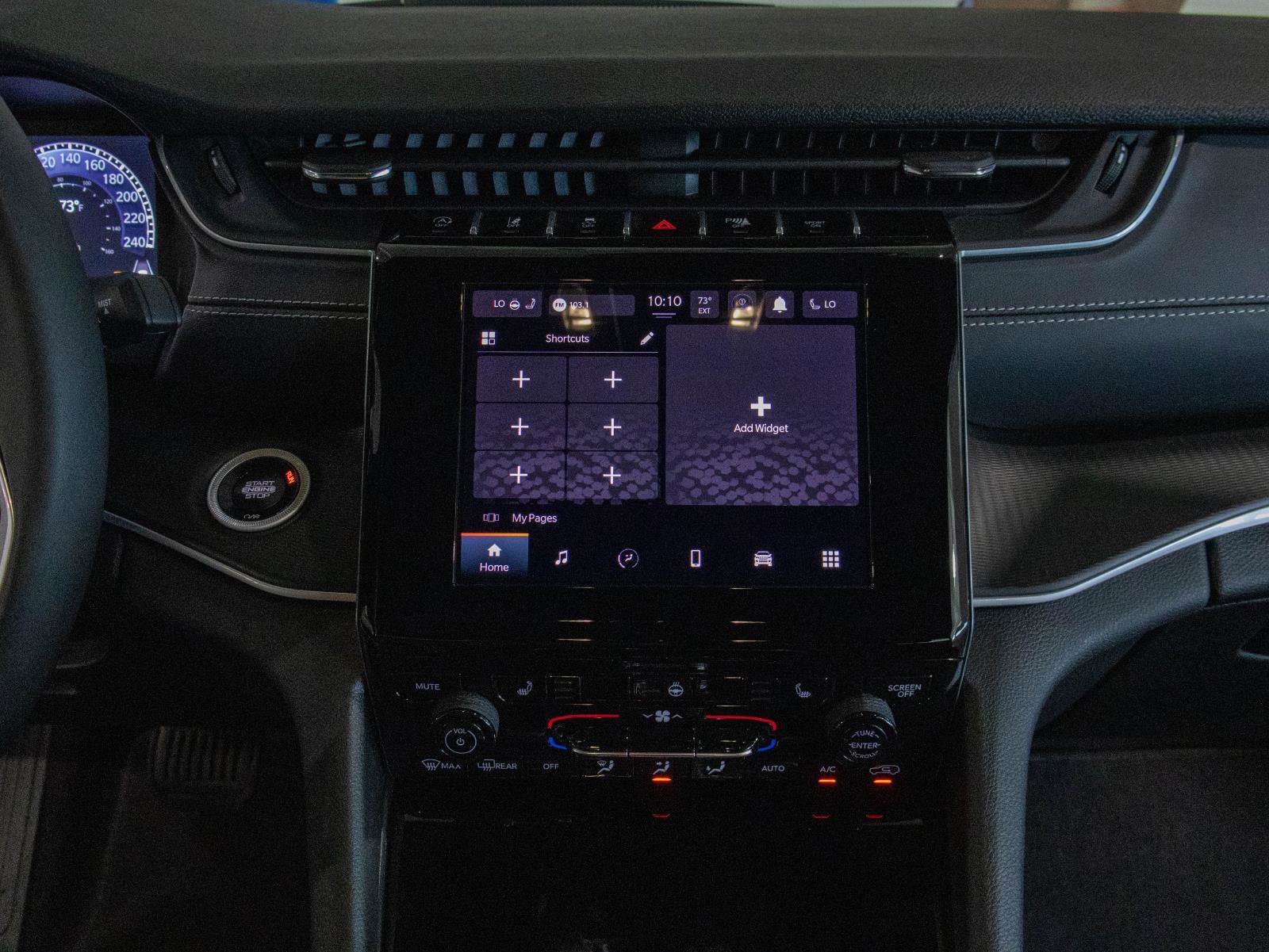 Used 2025 Jeep Grand Cherokee Altitude AWD/4WD image 4