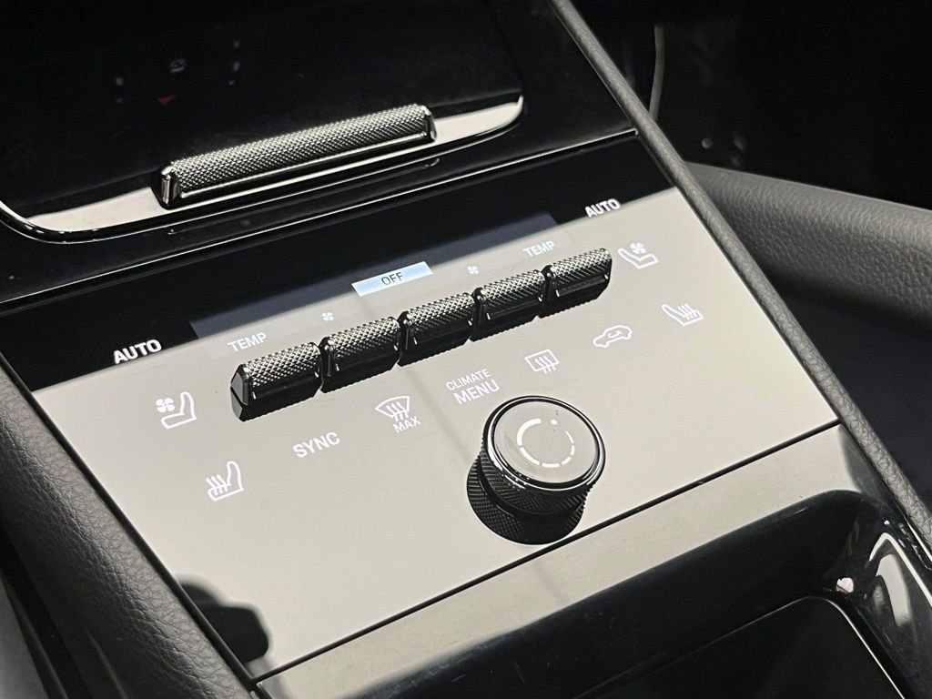 Used 2025 Porsche Cayenne image 16