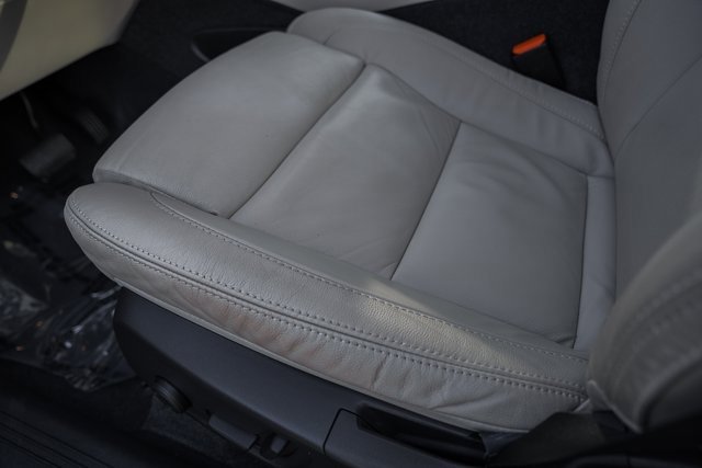 Used 2023 Volvo XC40 B5 Plus w/ Climate Package image 32