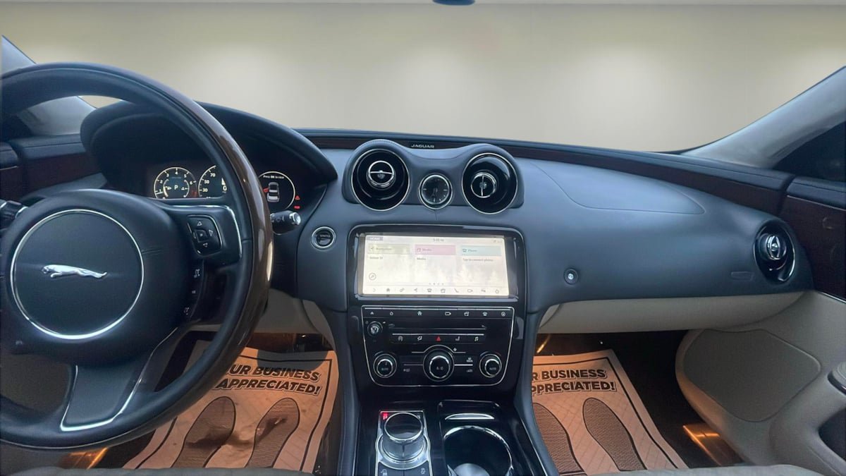 Used 2019 Jaguar XJ L Portfolio AWD/4WD image 10
